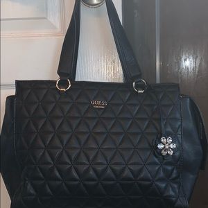 Medium size guess purse